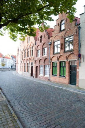 Brugse charme huis met tuin aan het water 8p